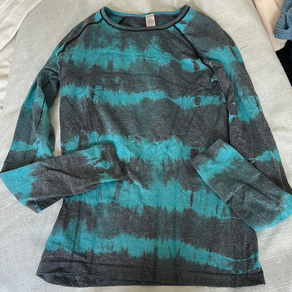 ivivva fly tech long sleeve size 14